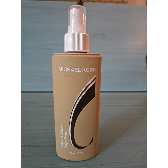 Michael Kors Rain and Stain Repellent 6oz Protects Fine Leather, Suede, Fabric - Picture 2 of 4
